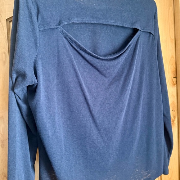Athleta Women's Deep Blue Long Sleeve Top - Picture 2 of 3